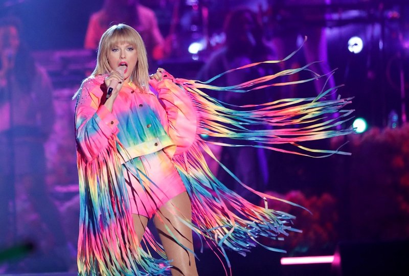 2019-11-15T105023Z_1_LYNXMPEFAE0UF_RTROPTP_4_PEOPLE-TAYLORSWIFT.JPG