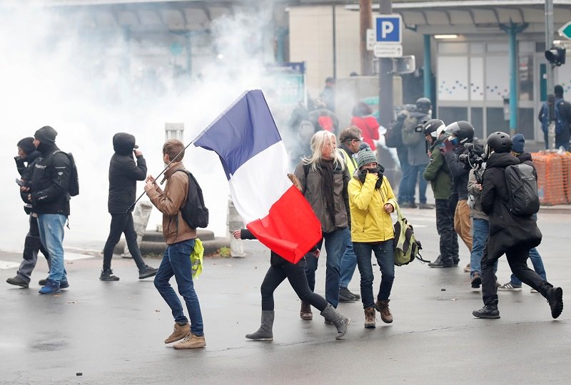 2019-11-16T133223Z_1_LYNXMPEFAF0E3_RTROPTP_4_FRANCE-PROTESTS-ANNIVERSARY.JPG
