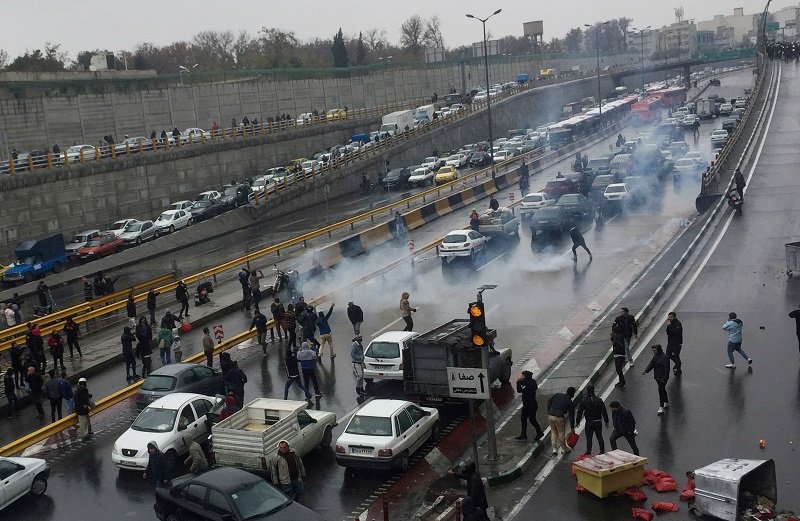 2019-11-16T171157Z_2_LYNXMPEFAF0C7_RTROPTP_4_IRAN-FUEL-PROTESTS.JPG