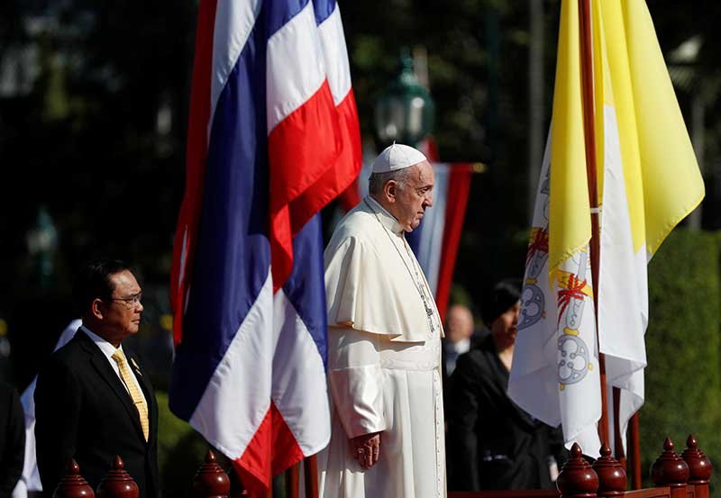 2019-11-21T033642Z_1_LYNXMPEFAK08G_RTROPTP_4_POPE-THAILAND.JPG