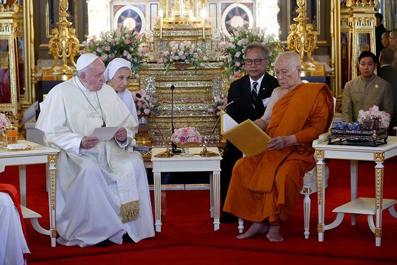 2019-11-21T033642Z_1_LYNXMPEFAK08K_RTROPTP_4_POPE-THAILAND.JPG