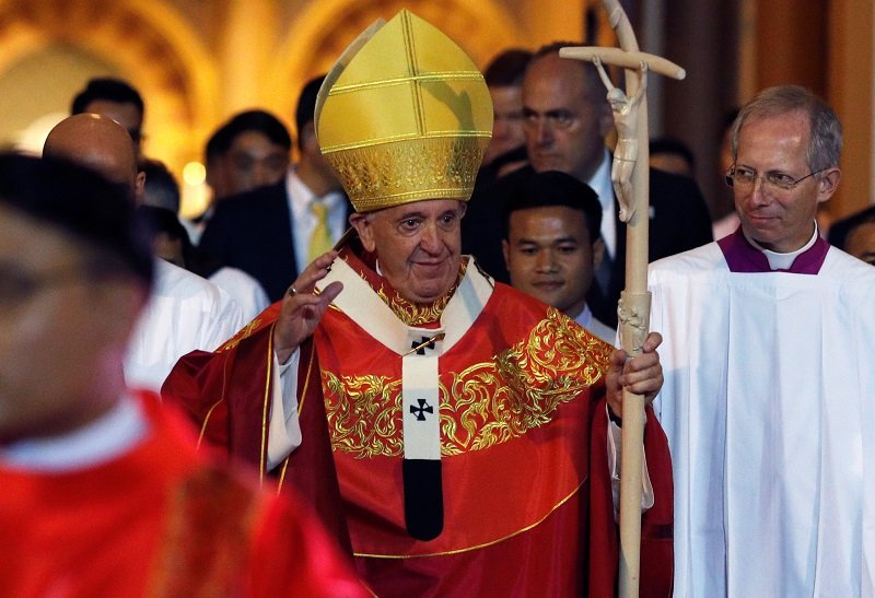 2019-11-23T033257Z_1_LYNXMPEFAM031_RTROPTP_4_POPE-THAILAND.JPG