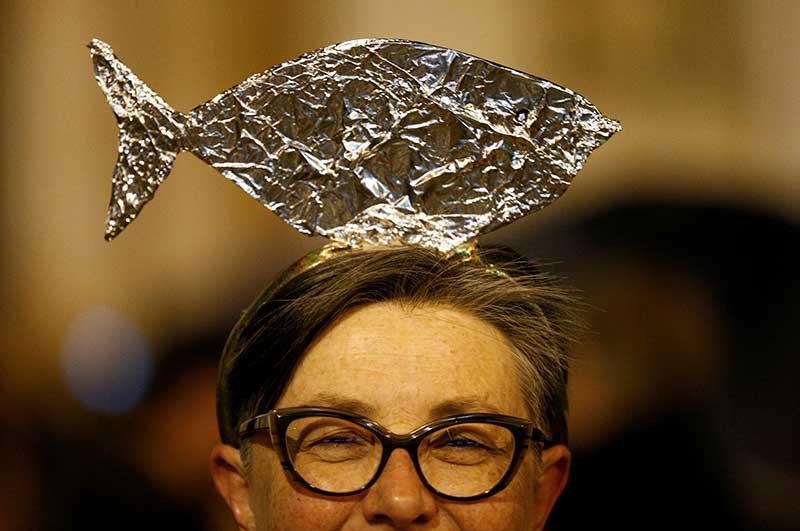 2019-11-24T131241Z_1_LYNXMPEFAN0FY_RTROPTP_4_ITALY-POLITICS-SARDINES.JPG