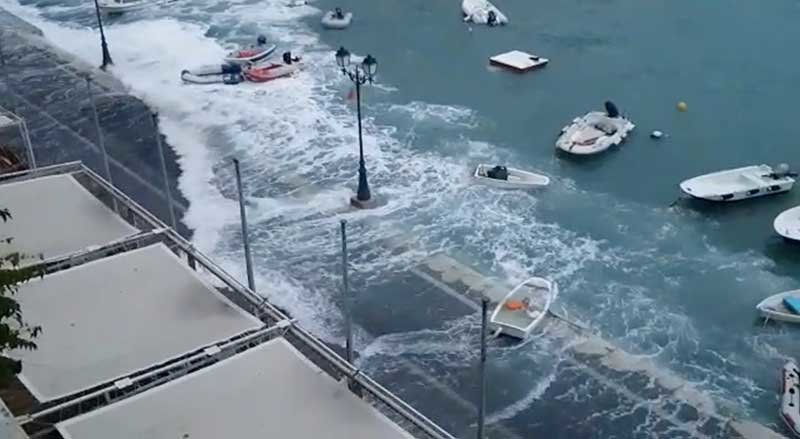 2019-11-24T140250Z_1_LYNXMPEFAN0IO_RTROPTP_4_FRANCE-WEATHER-FLOODS.JPG