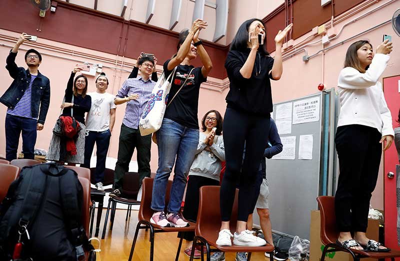 2019-11-24T202418Z_1_LYNXMPEFAN0P7_RTROPTP_4_HONGKONG-PROTESTS-ELECTION.JPG