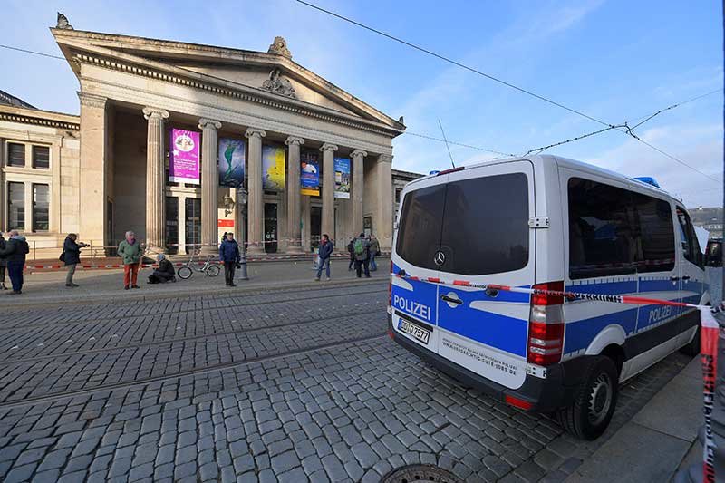 2019-11-25T114813Z_1_LYNXMPEFAO15M_RTROPTP_4_GERMANY-ROBBERY.JPG