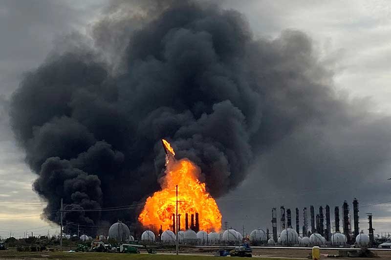 2019-11-28T213142Z_1_LYNXMPEFAR1BD_RTROPTP_4_CHEMICALS-FIRE-TPC-PORTNECHES.JPG