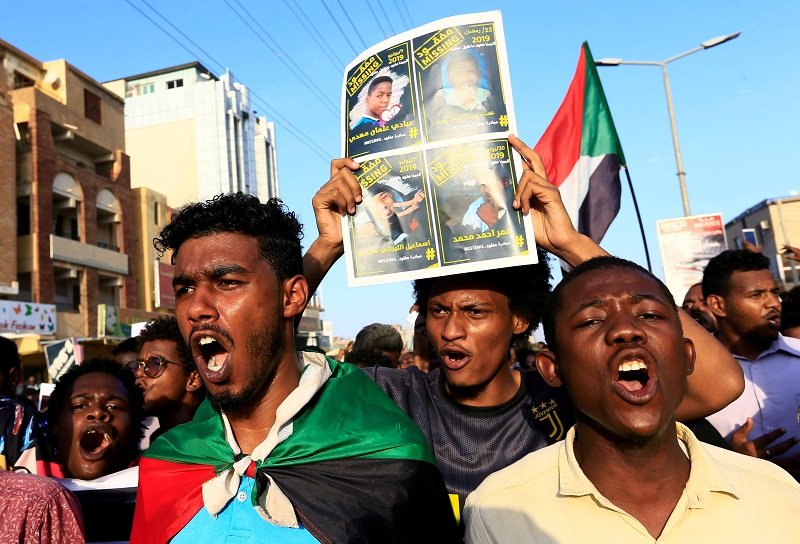 2019-11-29T150550Z_1_LYNXMPEFAS19Q_RTROPTP_4_SUDAN-POLITICS-NCP.JPG
