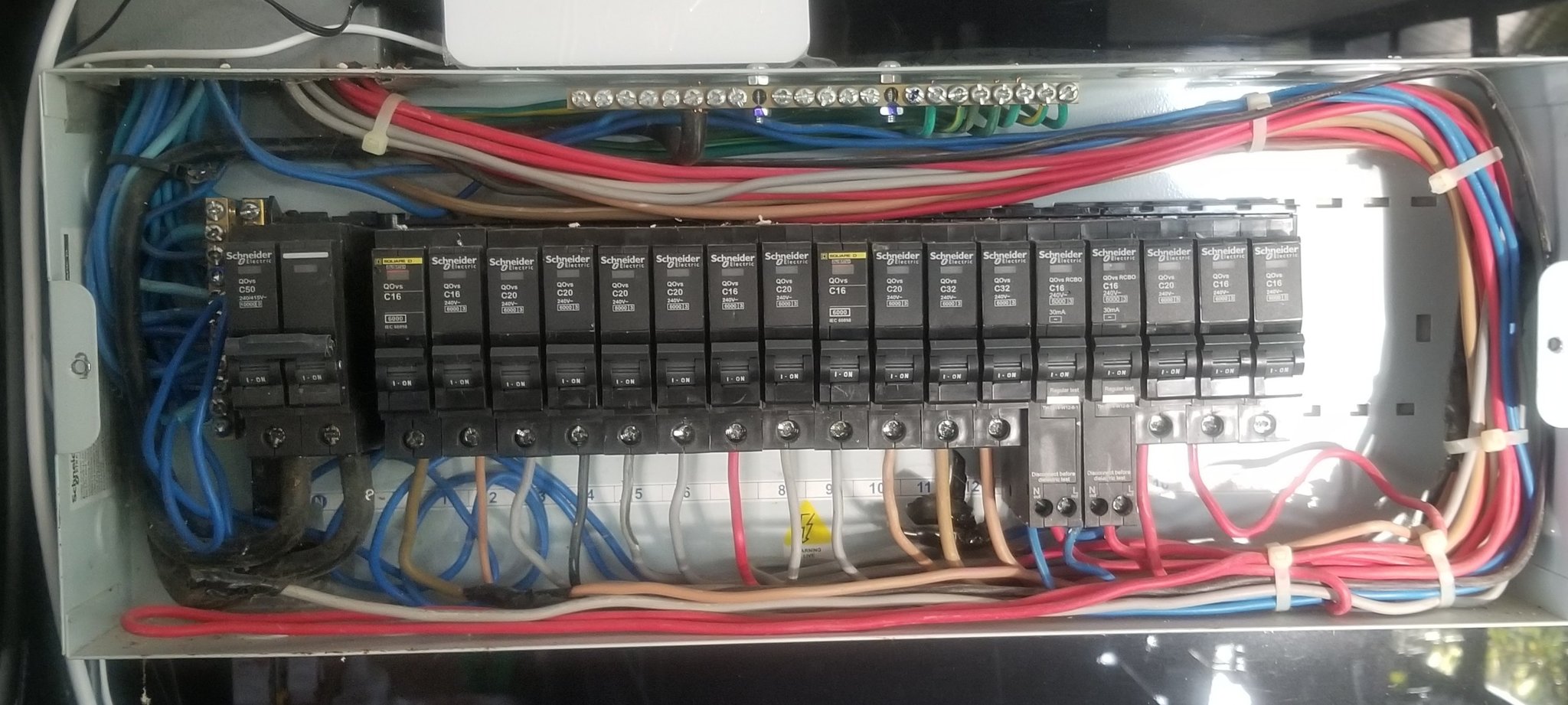 ElectricalMainPanel.thumb.jpg.13a5881c0ebca9ada86bb2dea6712cf1.jpg