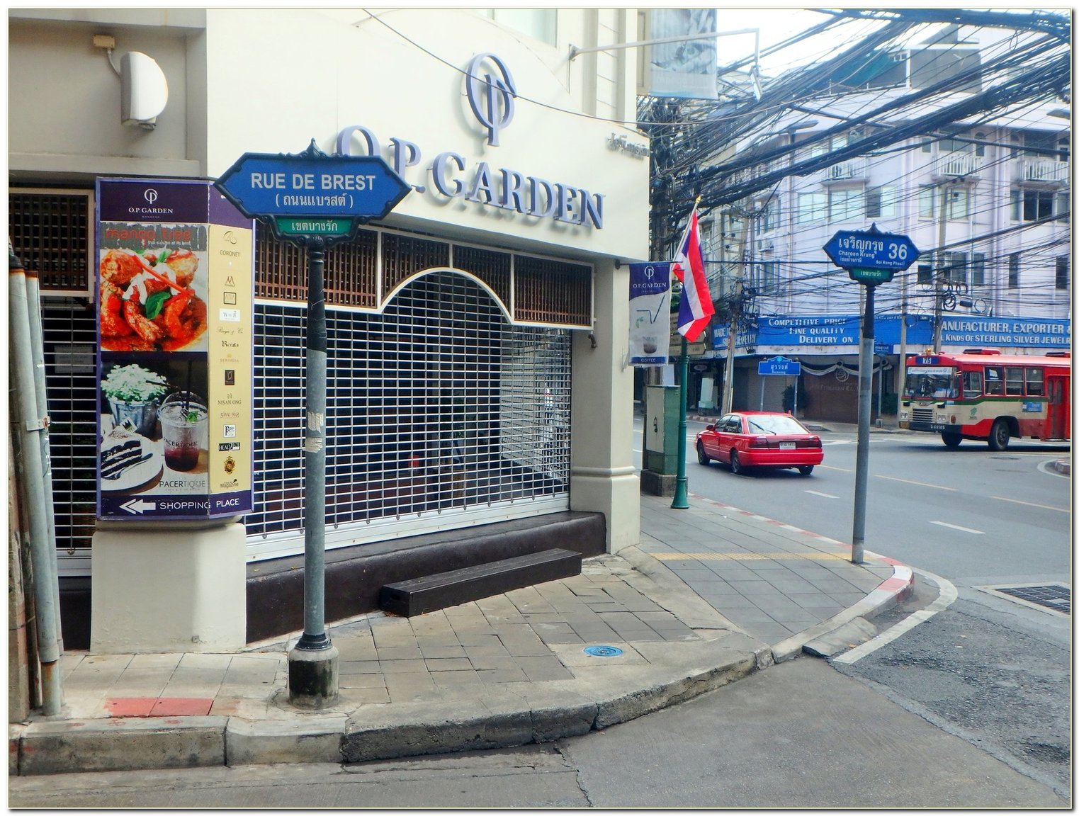 P8160428_Bangkok_rue_de_Brest.thumb.JPG.9df86f014b26b6b176d870a1bf665e63.JPG