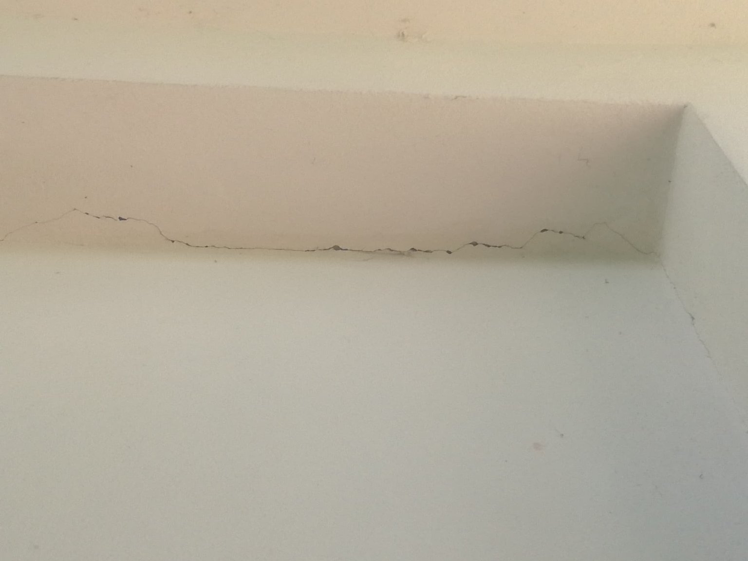 crack1.jpg