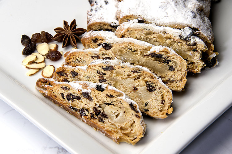 1990386687_MarzipanStollen.jpg.fd00b107d2ae9330d5e121809411cf43.jpg