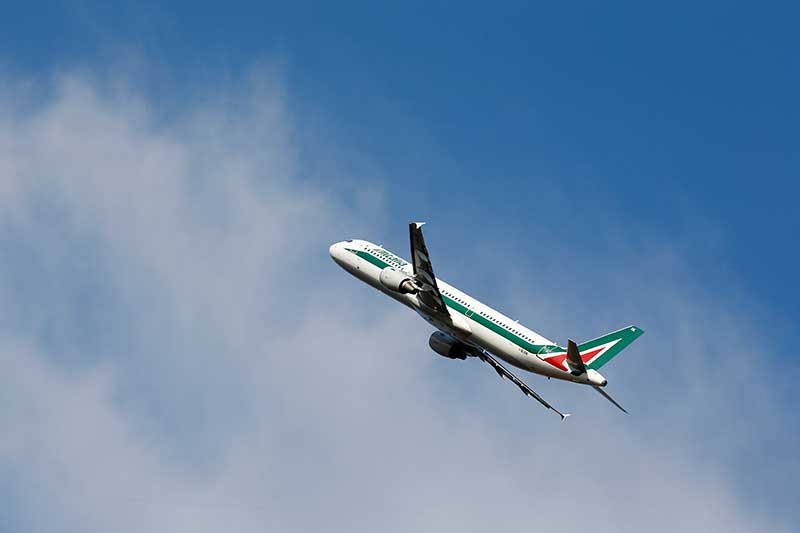 2019-12-02T192326Z_1_LYNXMPEFB11KY_RTROPTP_4_ALITALIA-LOAN.JPG