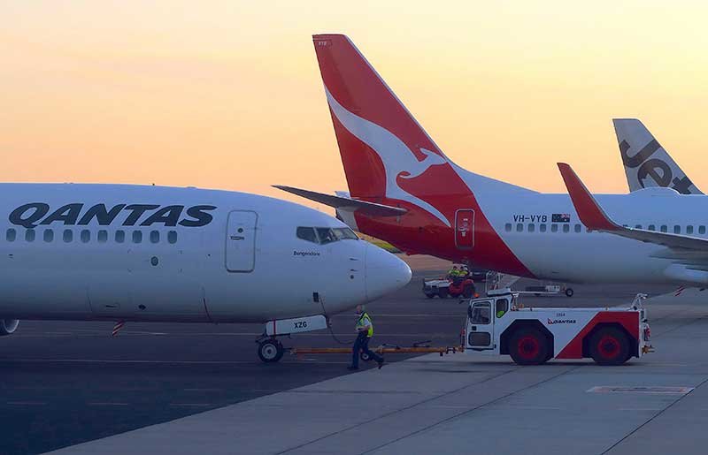 2019-12-13T002955Z_2_LYNXMPEFBB24T_RTROPTP_4_QANTAS-RESULTS.JPG