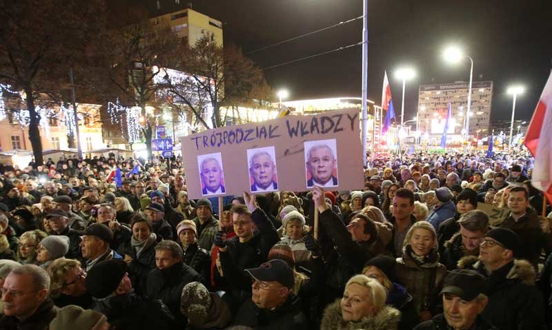 2019-12-18T204946Z_1_LYNXMPEFBH1T6_RTROPTP_4_POLAND-JUDICIARY.JPG