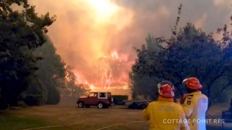2019-12-20T223715Z_1_LYNXMPEFBJ1UD_RTROPTP_4_AUSTRALIA-BUSHFIRES.JPG