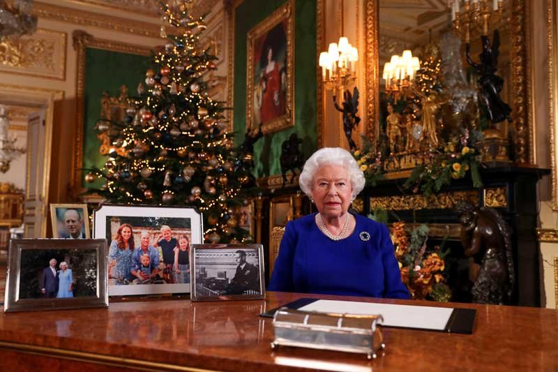 2019-12-24T000636Z_2_LYNXMPEFBN002_RTROPTP_4_BRITAIN-ROYALS-QUEEN.JPG