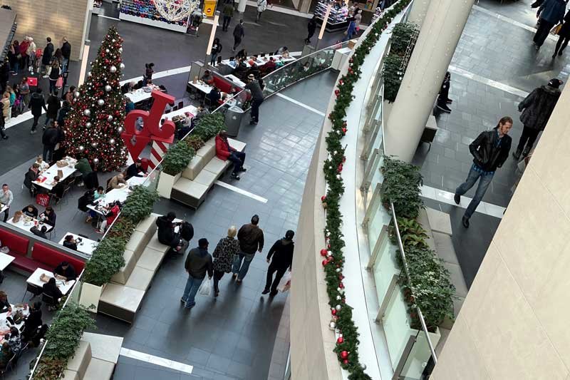 2019-12-25T214236Z_2_LYNXMPEFBO0JV_RTROPTP_4_USA-HOLIDAY-SHOPPING.JPG