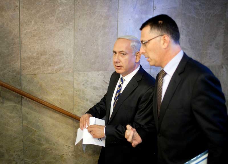 2019-12-26T173255Z_2_LYNXMPEFBP09C_RTROPTP_4_ISRAEL-POLITICS-LIKUD-VOTE.JPG