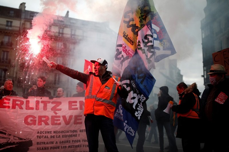 2019-12-28T172438Z_1_LYNXMPEFBR09K_RTROPTP_4_FRANCE-PROTESTS-PENSIONS.JPG
