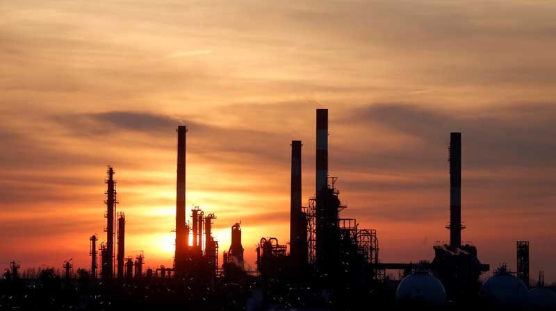 2019-12-30T194813Z_3_LYNXMPEFBT0PS_RTROPTP_4_GLOBAL-OIL.JPG