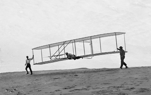 Wright-Brothers-First-Flight-in-1903-06.jpg.c8f123f8553cb8b3baf16f5ba9c3b9c1.jpg
