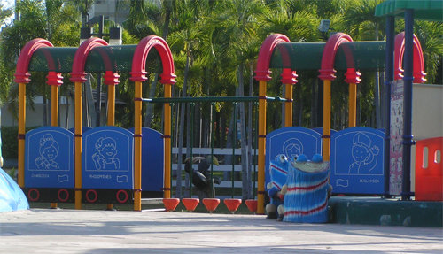 dinoland-02.jpg.c7ea42eb9341dff1f8b4e86304688247.jpg