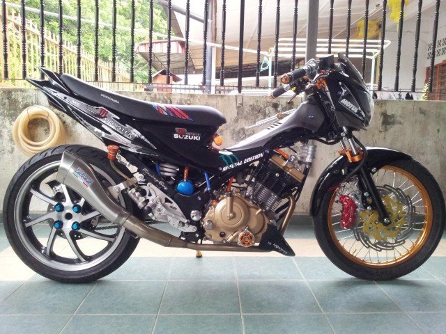 mod-suzuki-belang-r150-640x480.jpg.a0c79917ca0082efdb136122bcad4ebe.jpg