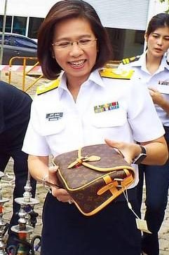 vuitton.JPG.6ac1c85fe6a83f69202eacfeff934f7b.JPG