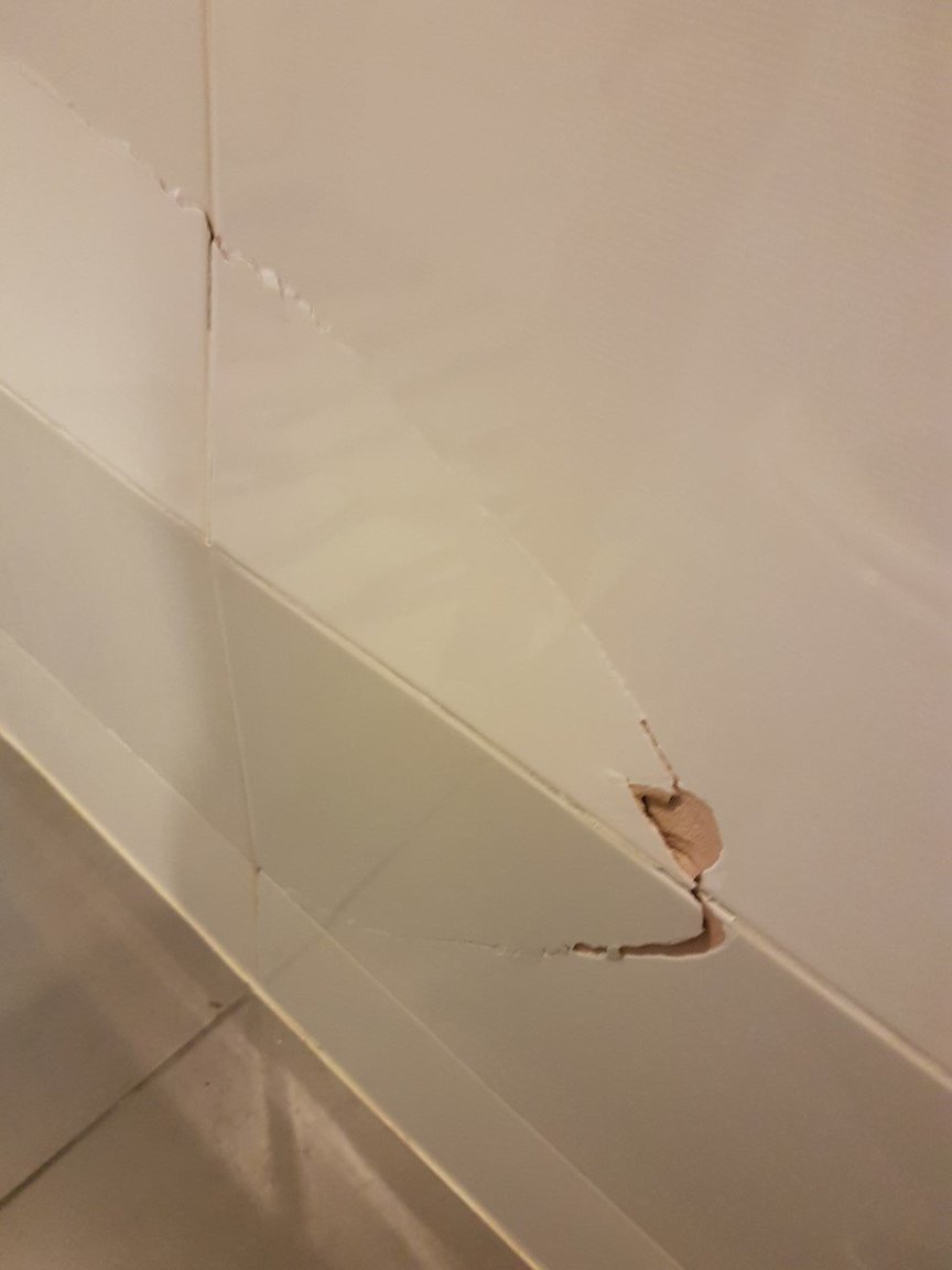 wall2.jpg