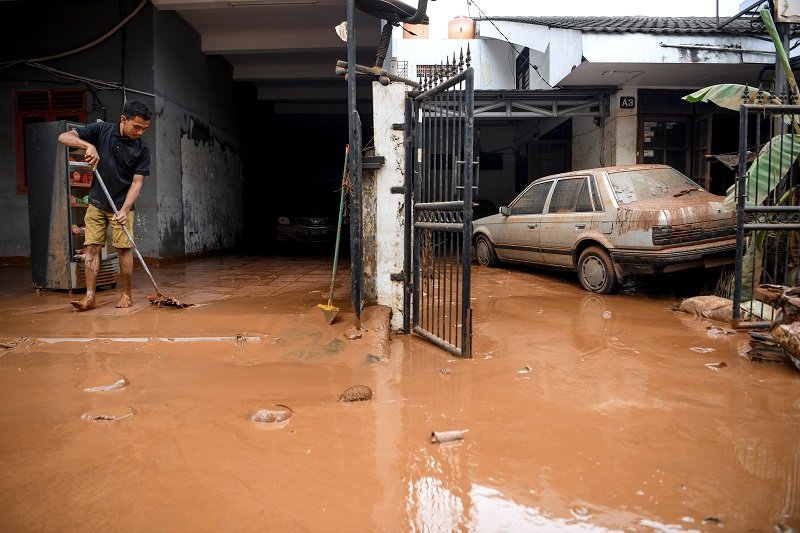 2020-01-03T071822Z_1_LYNXMPEG020CW_RTROPTP_4_INDONESIA-WEATHER-FLOODS.JPG