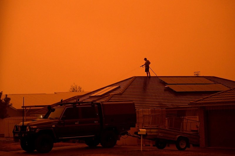 2020-01-04T134034Z_1_LYNXMPEG030EI_RTROPTP_4_AUSTRALIA-BUSHFIRES.JPG