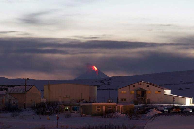 2020-01-09T010212Z_1_LYNXMPEG08018_RTROPTP_3_ALASKA-VOLCANO.JPG