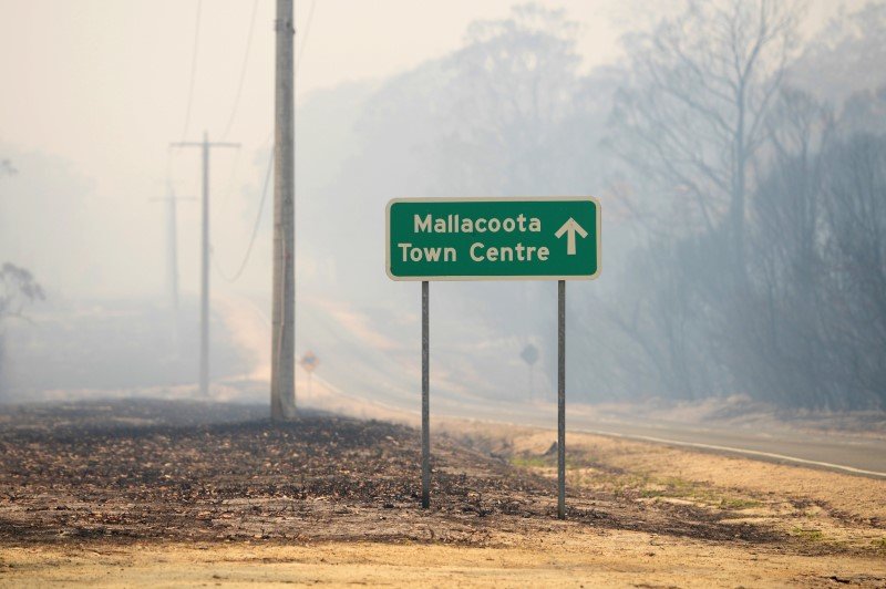 2020-01-11T214830Z_1_LYNXMPEG0A0R0_RTROPTP_3_AUSTRALIA-BUSHFIRES-MALLACOOTA.JPG