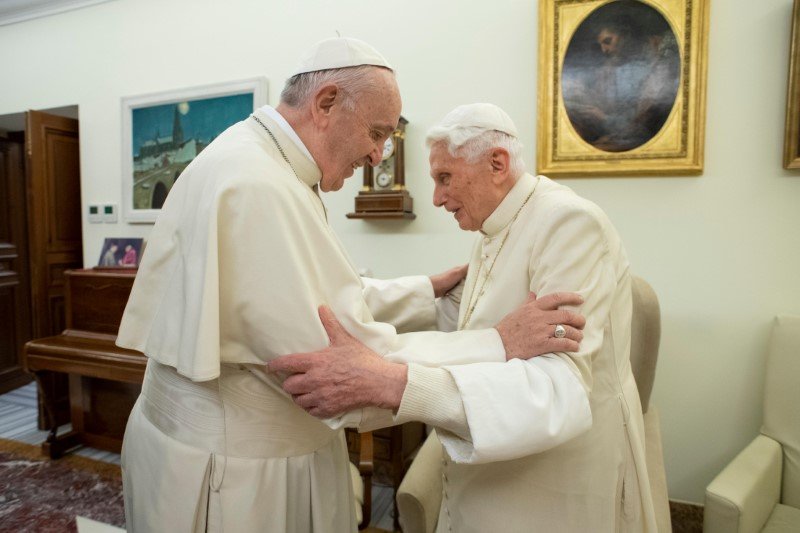 2020-01-12T224828Z_1_LYNXMPEG0B0NZ_RTROPTP_3_POPE-BENEDICT-BOOK.JPG