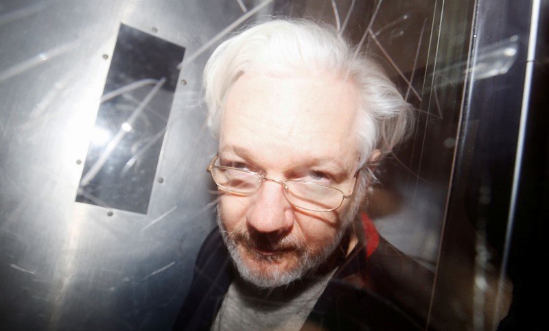 2020-01-13T215302Z_1_LYNXMPEG0C1SL_RTROPTP_3_BRITAIN-ASSANGE.JPG