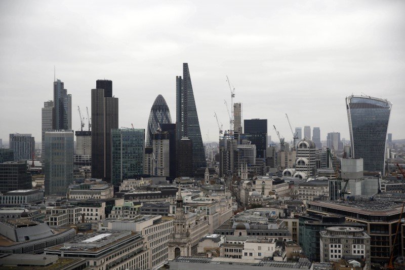 2020-01-15T000455Z_1_LYNXMPEG0E002_RTROPTP_3_BRITAIN-ECONOMY.JPG