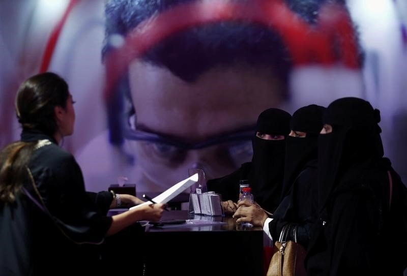 2020-01-15T000901Z_1_LYNXMPEG0E005_RTROPTP_3_SAUDI-WOMEN-EMPLOYMENT.JPG