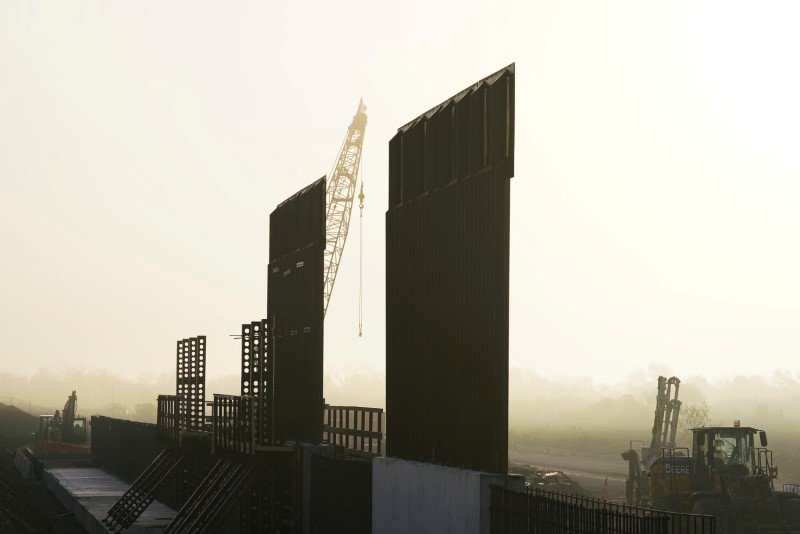 2020-01-16T233536Z_1_LYNXMPEG0F20V_RTROPTP_3_USA-TRUMP-WALL-PENTAGON.JPG