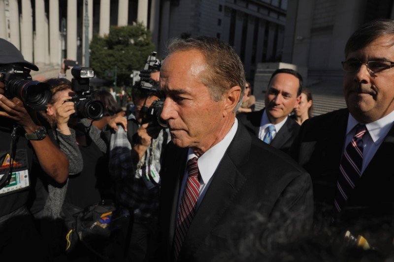 2020-01-17T111451Z_1_LYNXMPEG0G0RI_RTROPTP_3_USA-CONGRESSMAN-INSIDERTRADING.JPG