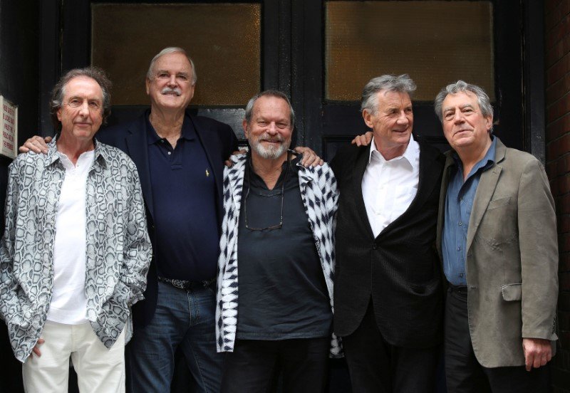 2020-01-22T130402Z_1_LYNXMPEG0L1EA_RTROPTP_3_PEOPLE-TERRYJONES.JPG