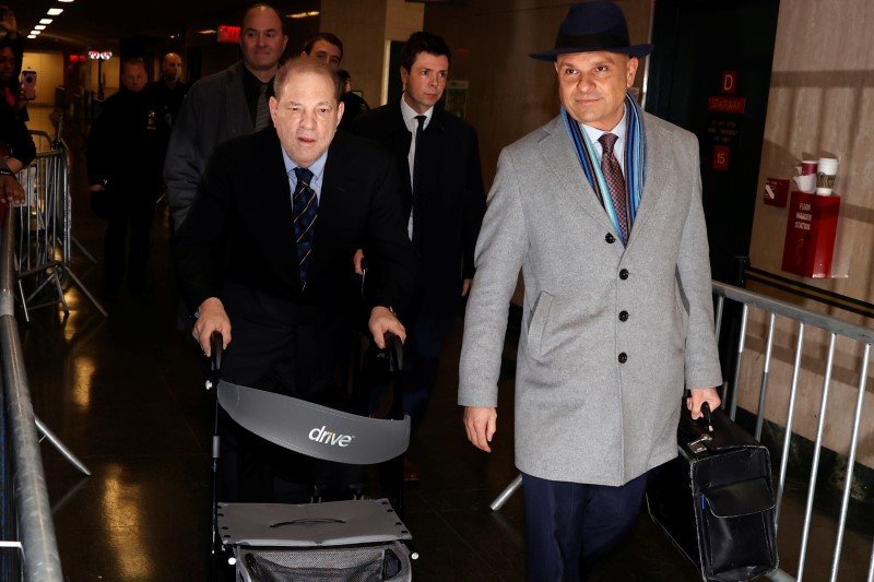 2020-01-25T022915Z_2_LYNXMPEG0N1V6_RTROPTP_3_PEOPLE-HARVEY-WEINSTEIN.JPG