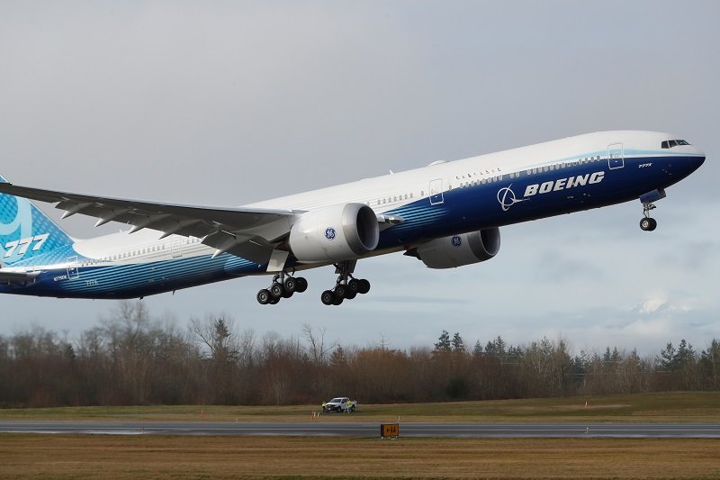 2020-01-25T235653Z_1_LYNXMPEG0O0UG_RTROPTP_4_BOEING-777X.JPG