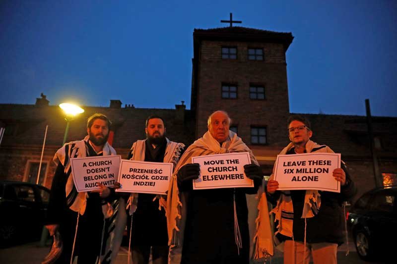 2020-01-26T181614Z_1_LYNXMPEG0P0T3_RTROPTP_4_HOLOCAUST-MEMORIAL-AUSCHWITZ-RABBI-PROTEST.JPG