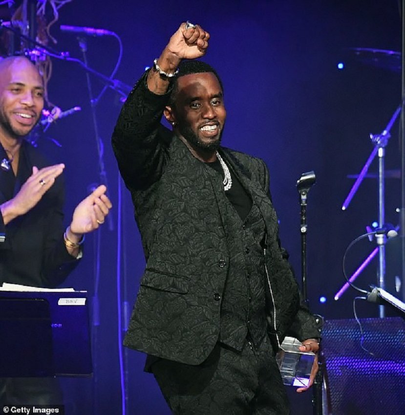 23893630-7931533-He_had_words_Diddy_had_lots_to_say_on_Saturday_night_when_he_cal-a-329_1580054382278.jpg