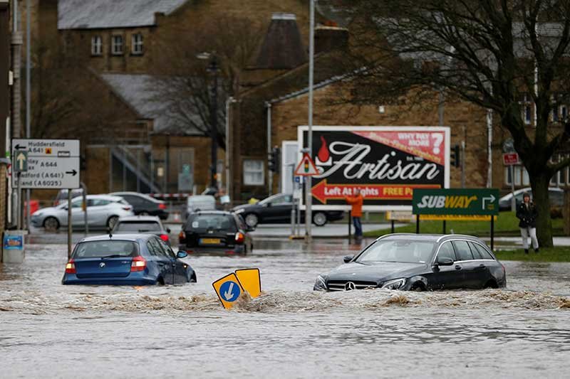 2020-02-09T181117Z_1_LYNXMPEG180LY_RTROPTP_4_BRITAIN-WEATHER-CIARA.JPG