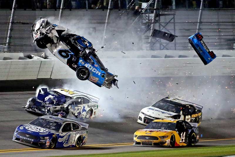 2020-02-18T222452Z_1_LYNXMPEG1H1KC_RTROPTP_4_MOTOR-NASCAR.JPG