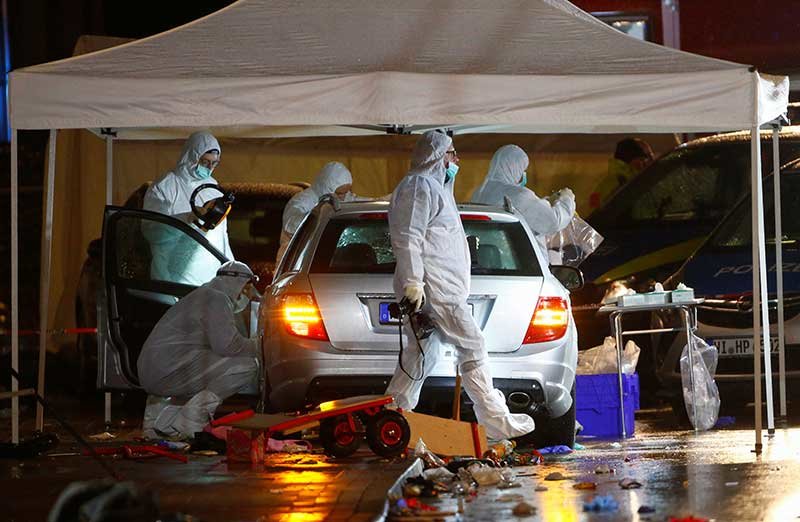 2020-02-24T192038Z_1_LYNXNPEG1N1VX_RTROPTP_4_GERMANY-CARNIVAL-CRASH.JPG