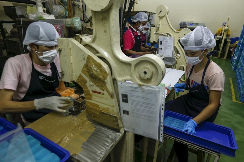 2020-02-26T040711Z_1_LYNXNPEG1P0AL_RTROPTP_4_THAILAND-ECONOMY-OUTPUT.JPG