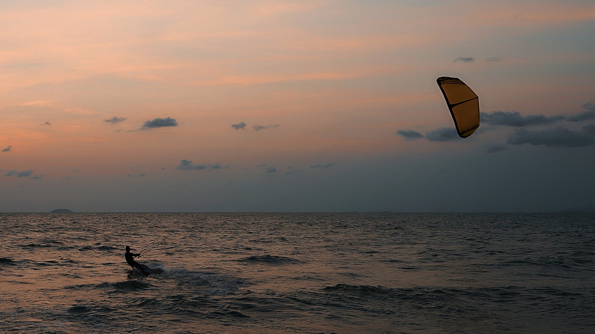 Kiteboard Jomtien Beach.jpg